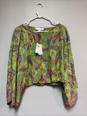Chelsea & Theodore Green Paisley Long-Sleeve Crop Top